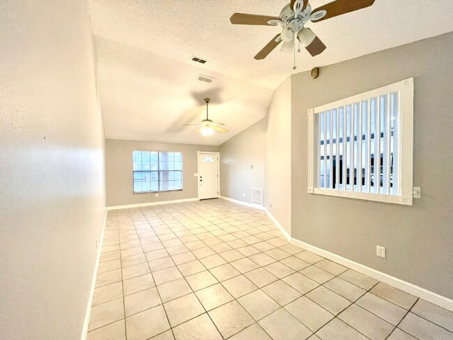 Building Photo - 10026 Chesham Dr