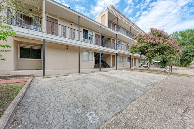 Foto del edificio - 2 month lease cute 1-1 blocks from campus ...
