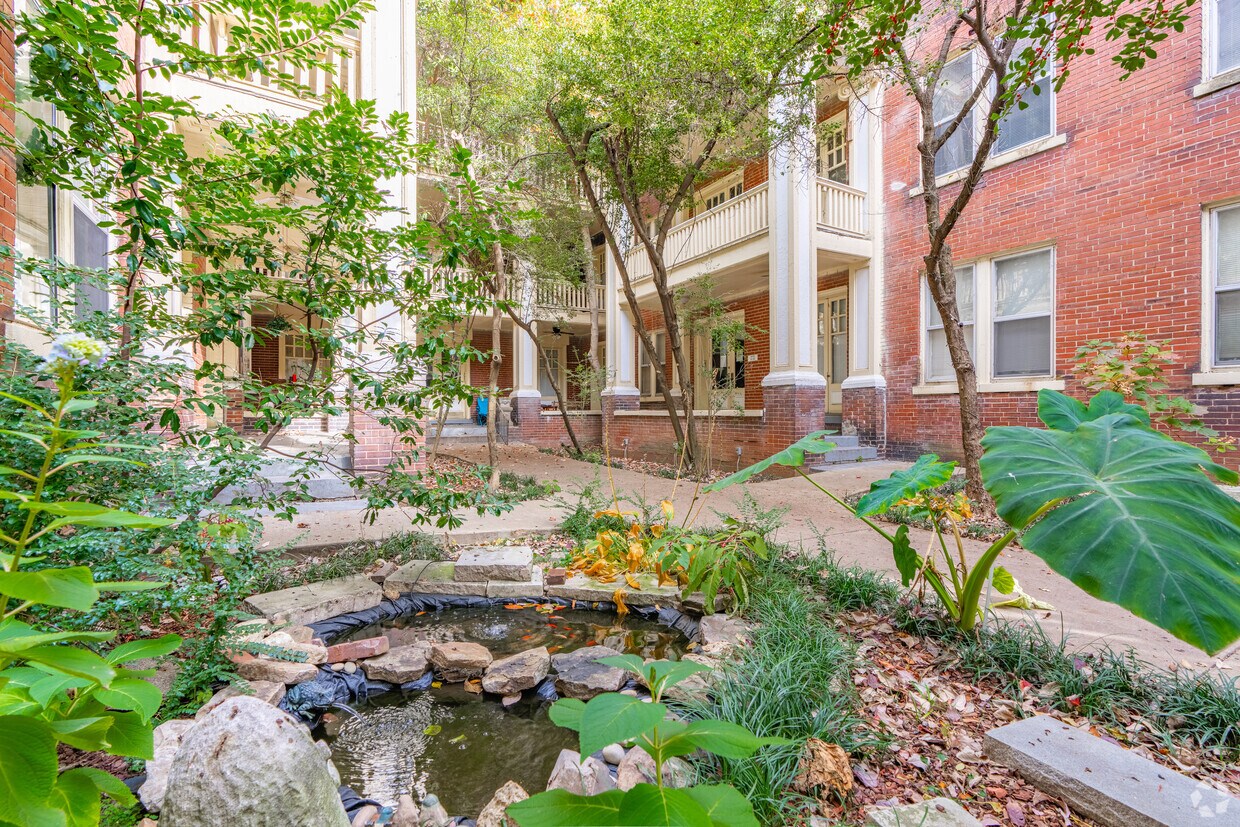 Colonial Apartments Apartments in Memphis, TN