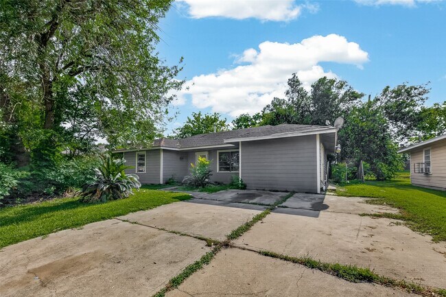 Building Photo - 10506 Buffum St