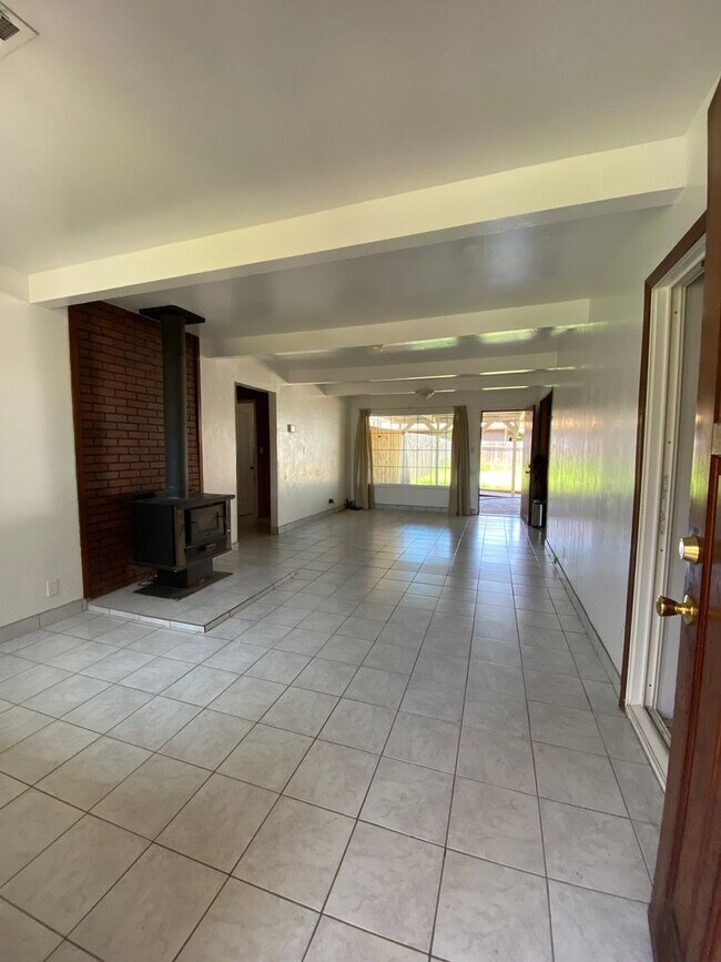 Foto del edificio - Nice 3 bedroom 1 bath with office Walking ...