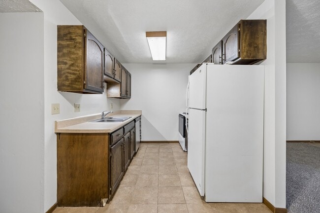 Building Photo - Countyshire Apartments