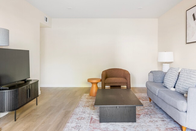 Foto del edificio - 2721 Midtown Ct