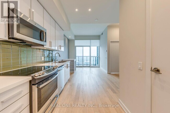 Photo du bâtiment - 2200 Lake Shore Blvd W