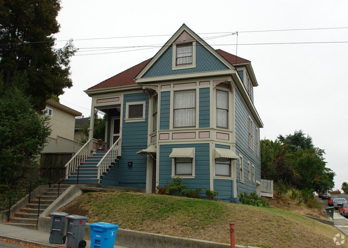 Building Photo - 819-823 Santa Clara St