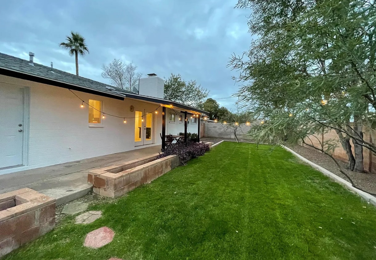 Primary Photo - 730 E Granada Dr