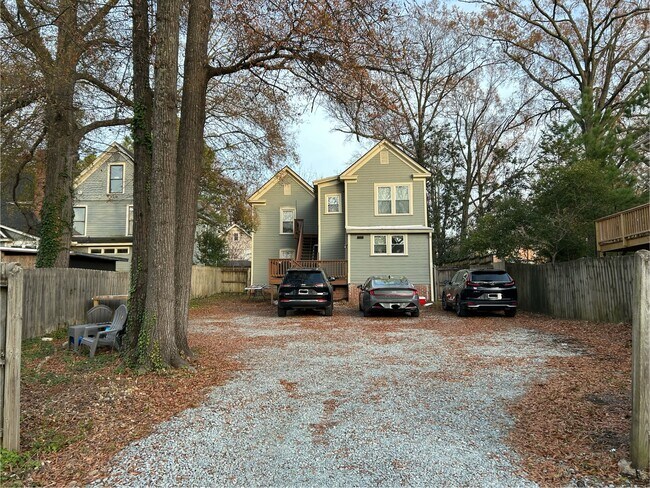 Casa trasera - 805 Onslow St