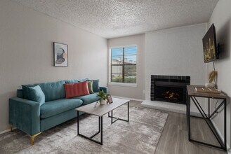 Building Photo - 2525 Thomason Cir