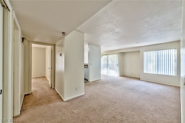 Building Photo - 2101 Blue Breeze Dr