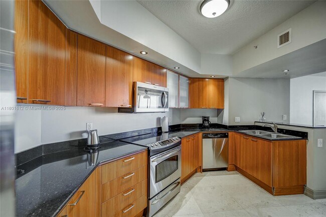 Foto del edificio - 16699 Collins Ave