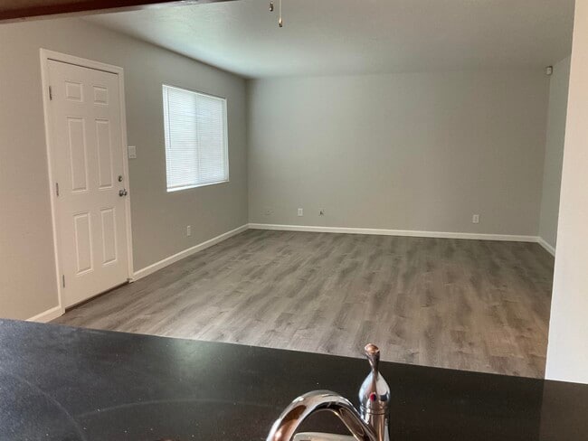 Foto del edificio - 2104 Lemontree Way