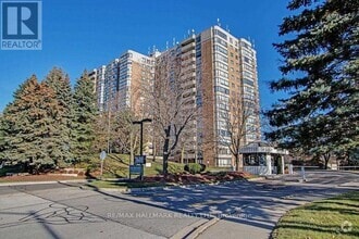 Building Photo - 7601-7601 Bathurst St