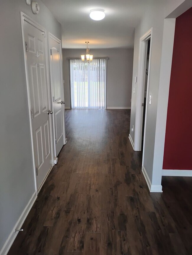 Foto del edificio - Luxury Feel. Modern Design. 4BR/2.5BA Home