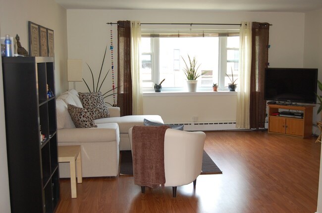 Living Room - 2313 Central St