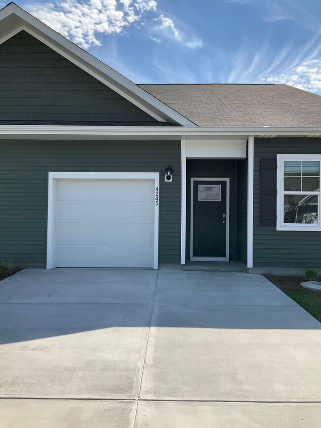 Foto del edificio - Welcome to this stunning townhouse in Leland, NC!