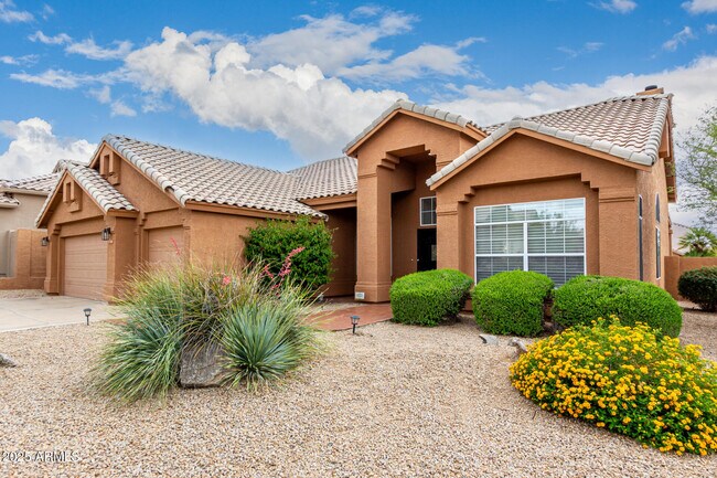 Foto del edificio - 11065 E White Feather Ln