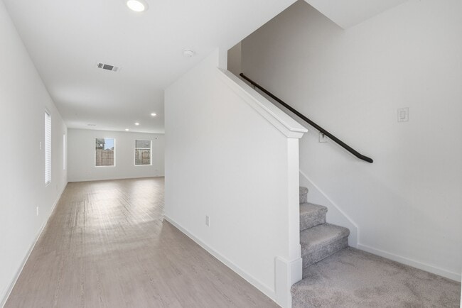 Foto del edificio - 6323 Geyser Starish Dr