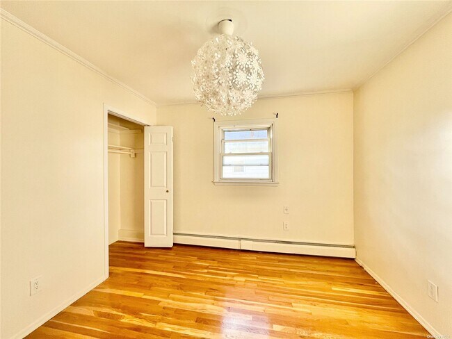 Building Photo - 146-22 25th Rd