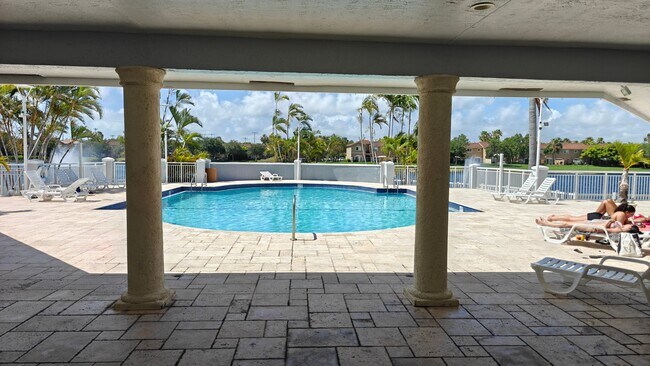 Foto del edificio - 8610 SW 212th St
