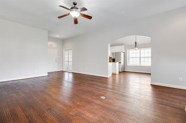 Foto del edificio - 1424 Lomond Ct