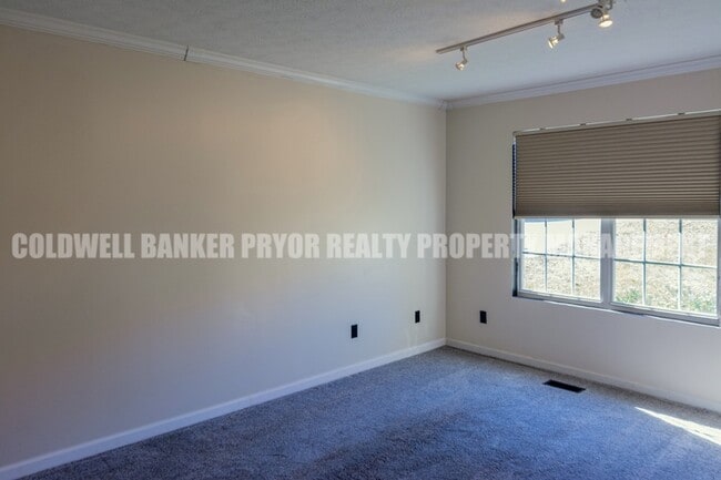 Foto del edificio - 531 Indian Hills Dr