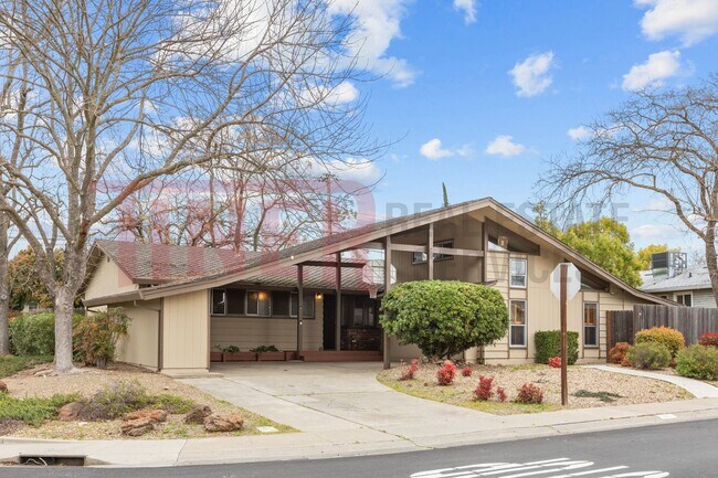 Foto del edificio - Amazing 3 bedroom, 2 bathroom home with lo...