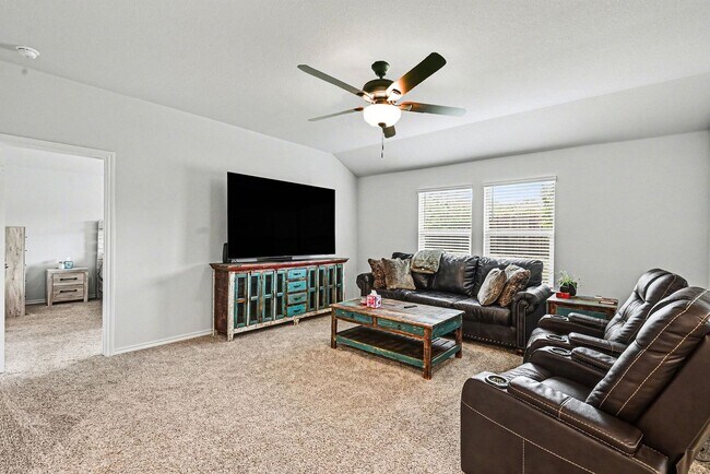 Building Photo - Spacious and Inviting Home with Open Living and Private Yard