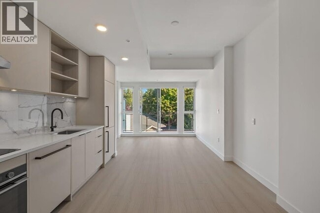 Photo du bâtiment - 422 E 3rd St
