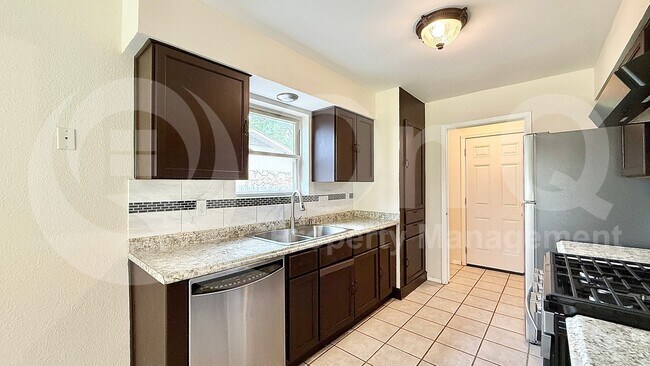 Building Photo - 509 Greenway Dr