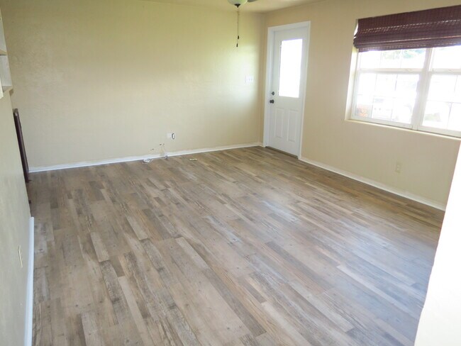 Building Photo - 52 Seacrest Dr