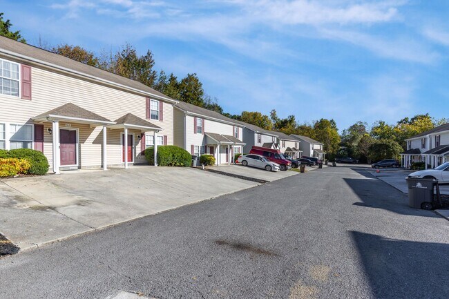 Photo - Knoxville 37912 - 2 bedroom, 1.5 bath Cond... House