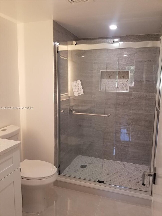 Building Photo - 811 S Hollybrook Dr