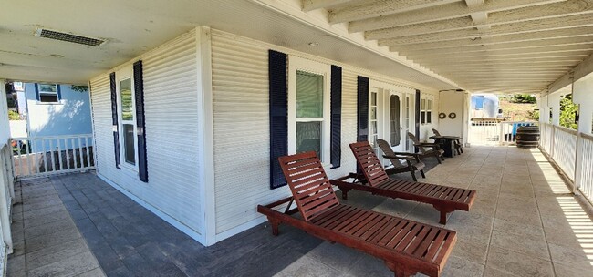 Building Photo - Beautiful Cozy 2 Bedroom 1 Bath in Duplex ...