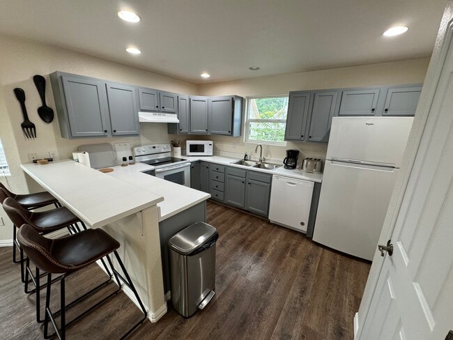 Photo - 916 10th St Townhome