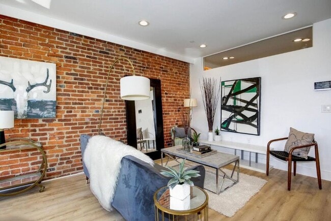 Building Photo - Meridian Hill Park Junior-One Bedroom Gem!...