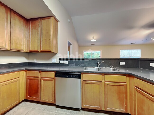 Foto del edificio - 5015 Whitfield Ct