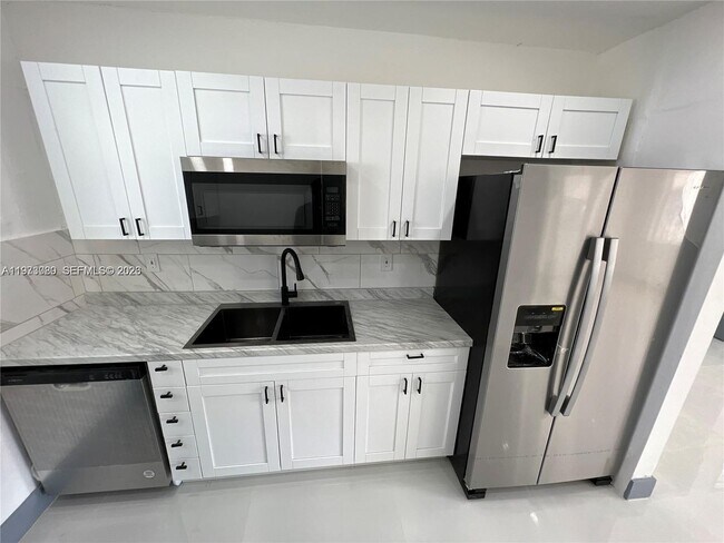 Foto del edificio - 2441 NW 32nd St