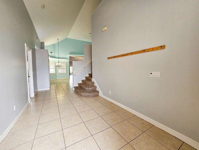 Foto del edificio - Waterfront Pool Home in Desirable Sunset Lakes