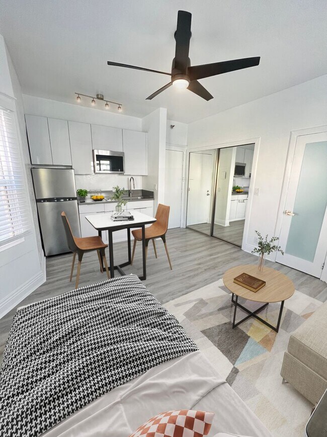 Interior Photo - 906 Pacific Ave