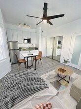 Interior Photo - 906 Pacific Ave