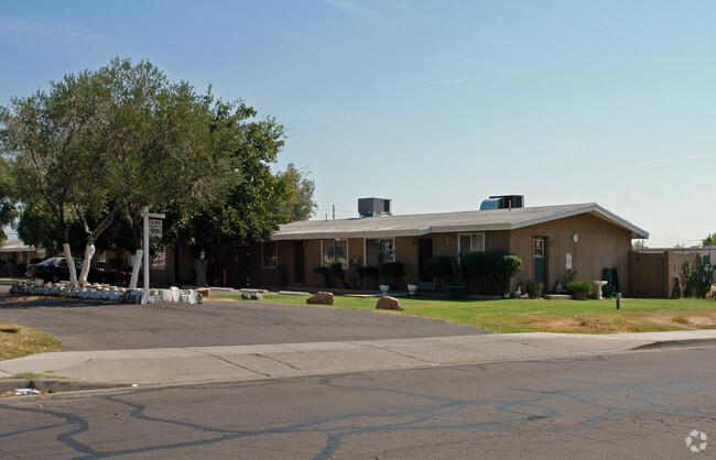 Building Photo - Welcome to Desert Green!