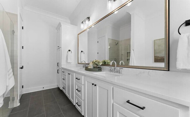Foto del edificio - 8503 Lillian Mae Ln