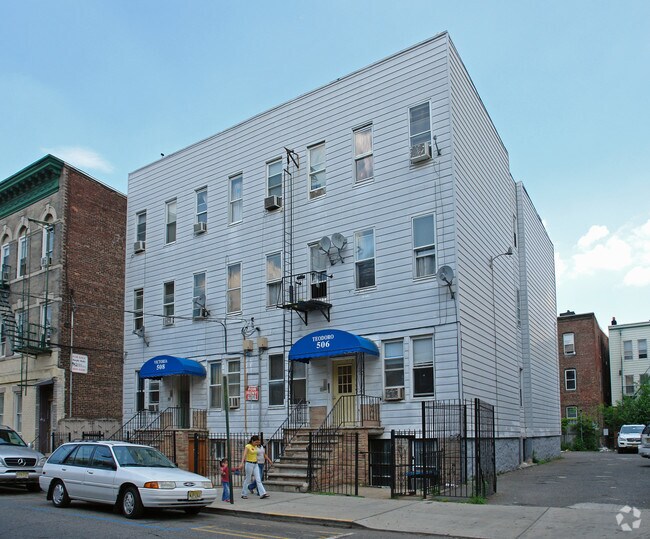 Building Photo - 506-508 26th St