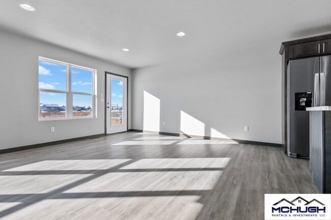 Building Photo - 3887 E Rubyred Dr