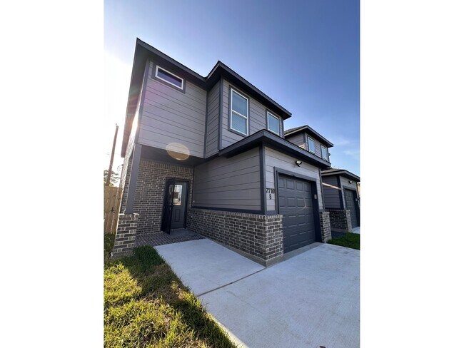 Foto del edificio - 7710 Darnay Dr