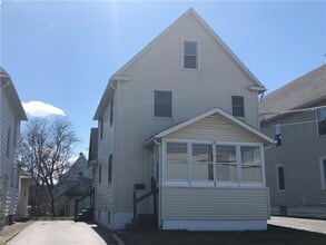 Building Photo - 132 E Maple Ave