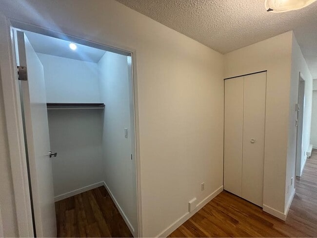 Building Photo - 850-850 Rupert Terrace