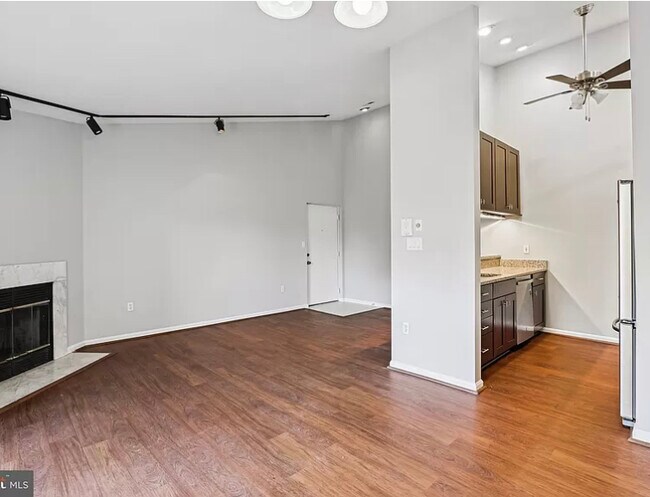 Building Photo - 6701 White Water Ct