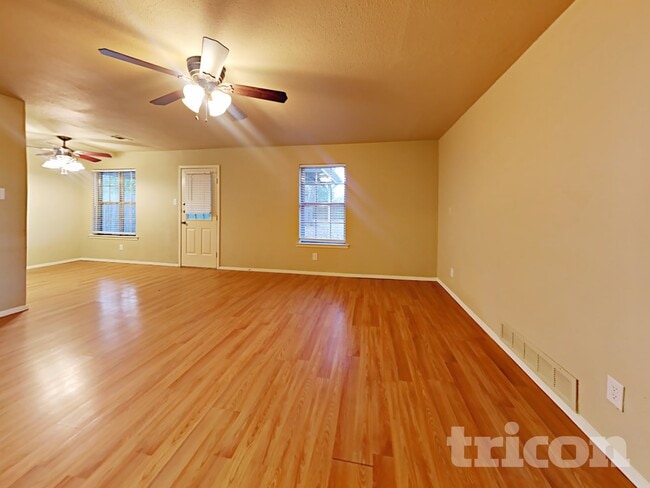 Foto del edificio - 810 Dogwood Dr