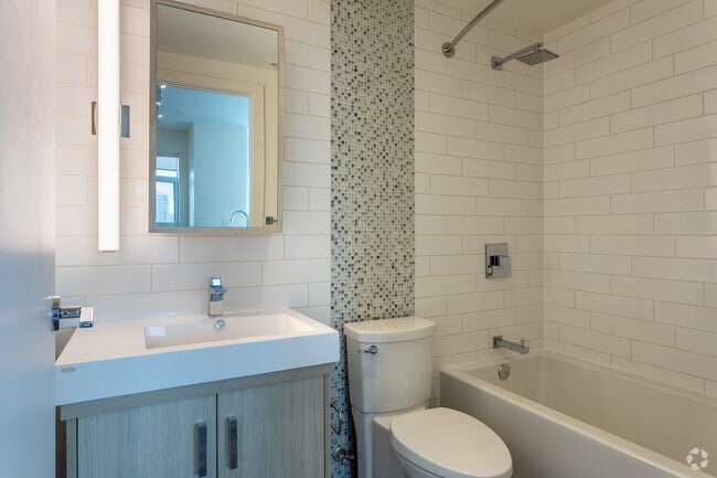 2BD, 1BA - 895SF - Versus